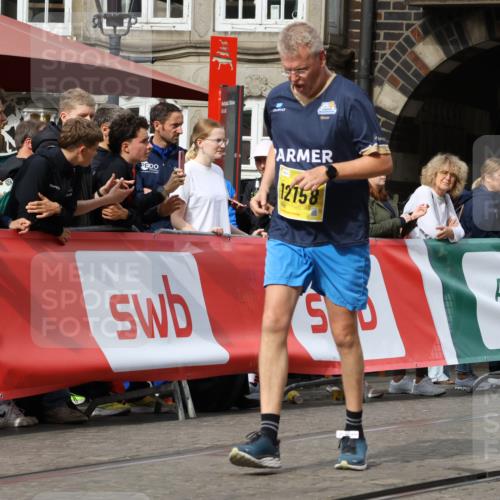13.09.2026 - 21. swb-Marathon Bremen Strokosch-Dieckow http://msf.ph/oto/10291778 13.09.2026 11:16:44 Ziel 10242, 11026, 11181, 11200, 11264, 11274, 11385, 11448, 11573, 12057, 12102, 12539, 10679, 11456, 11867, 12089 meine-sportfotos.de