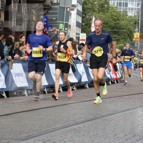13.09.2026 - 21. swb-Marathon Bremen Strokosch-Dieckow http://msf.ph/oto/10291798 13.09.2026 10:46:09 Ziel 10436, 10464, 10541, 10987, 11015, 11063, 11279, 11559, 11762, 11845, 12033, 12069, 12087, 12556, 12557, 13532, 13595, 10228, 11706, 11925, 11926, 13609, 13640 meine-sportfotos.de