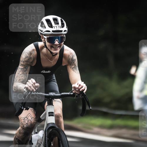 13.09.2026 - Stadtparktriathlon H.Heesch http://msf.ph/oto/10291811 13.09.2026 12:43:12 Radfahren 1073, 1178, 1195, 1301 meine-sportfotos.de