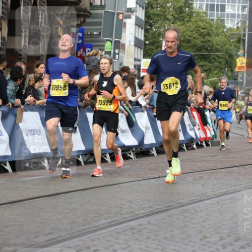 13.09.2026 - 21. swb-Marathon Bremen Strokosch-Dieckow http://msf.ph/oto/10291813 13.09.2026 10:46:09 Ziel 10436, 10464, 10541, 10987, 11015, 11063, 11279, 11559, 11762, 11845, 12033, 12069, 12087, 12556, 12557, 13532, 13595, 10228, 11706, 11925, 11926, 13609, 13640 meine-sportfotos.de