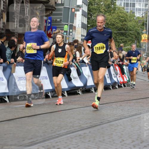 13.09.2026 - 21. swb-Marathon Bremen Strokosch-Dieckow http://msf.ph/oto/10291845 13.09.2026 10:46:09 Ziel 10436, 10464, 10541, 10987, 11015, 11063, 11279, 11559, 11762, 11845, 12033, 12069, 12087, 12556, 12557, 13532, 13595, 10228, 11706, 11925, 11926, 13609, 13640 meine-sportfotos.de