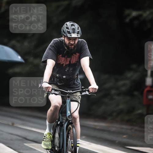 13.09.2026 - Stadtparktriathlon H.Heesch http://msf.ph/oto/10291865 13.09.2026 12:43:18 Radfahren 1077, 1195, 1229, 1301 meine-sportfotos.de