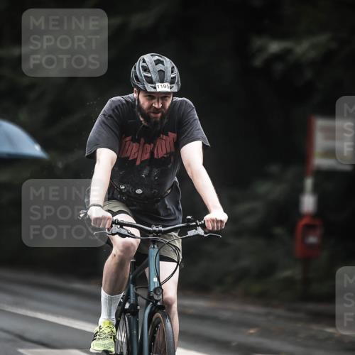 13.09.2026 - Stadtparktriathlon H.Heesch http://msf.ph/oto/10291870 13.09.2026 12:43:18 Radfahren 1077, 1195, 1229, 1301 meine-sportfotos.de