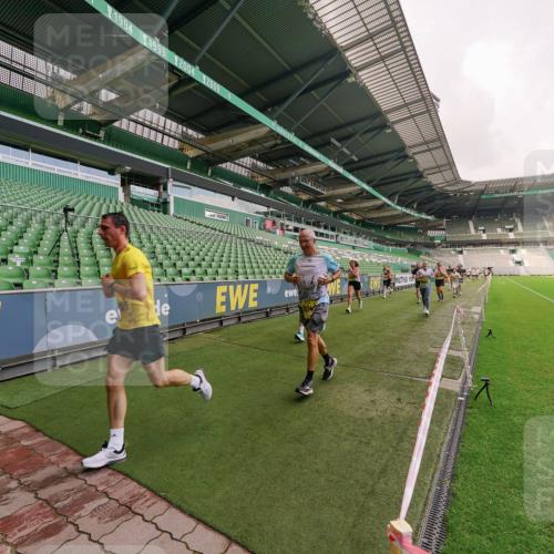 13.09.2026 - 21. swb-Marathon Bremen Michael Burmester http://msf.ph/oto/10291881 13.09.2026 10:27:02 Laufen im Stadion 10096, 10142, 10172, 10210, 10214, 10228, 10231, 10269, 10289, 10310, 10318, 10319, 10342, 10352, 10398, 10436, 10445, 10447, 10454, 10464, 10489, 10504, 10514, 10536, 10541, 10566, 10583, 10628, 10638, 10735, 10742, 10744, 10806, 10807, 10846, 10860, 10866, 10873, 10897, 10898, 10956, 10987, 10992, 11015, 11019, 11060, 11063, 11076, 11088, 11110, 11111, 11130, 11135, 11148, 11155, 11187, 11193, 11199, 11209, 11232, 11279, 11614 meine-sportfotos.de