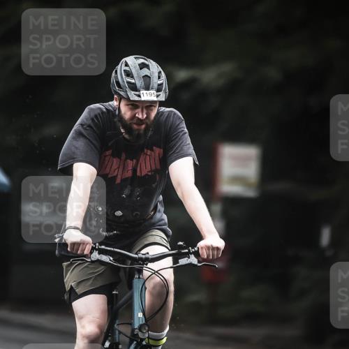 13.09.2026 - Stadtparktriathlon H.Heesch http://msf.ph/oto/10291883 13.09.2026 12:43:19 Radfahren 1077, 1195, 1229, 1301 meine-sportfotos.de