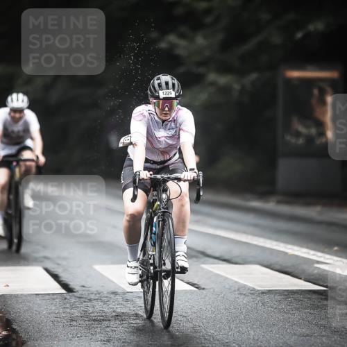 13.09.2026 - Stadtparktriathlon H.Heesch http://msf.ph/oto/10291905 13.09.2026 12:43:24 Radfahren 1077, 1104, 1113, 1195, 1199, 1229 meine-sportfotos.de