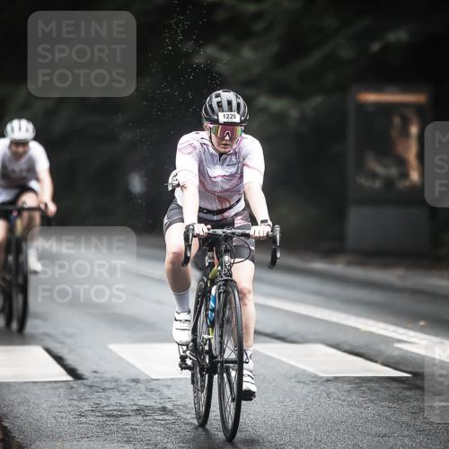13.09.2026 - Stadtparktriathlon H.Heesch http://msf.ph/oto/10291909 13.09.2026 12:43:24 Radfahren 1077, 1104, 1113, 1195, 1199, 1229 meine-sportfotos.de