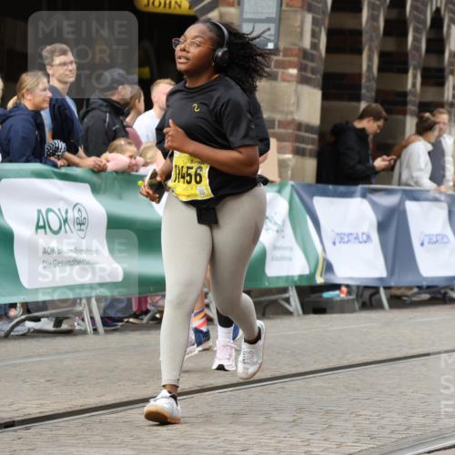 13.09.2026 - 21. swb-Marathon Bremen Strokosch-Dieckow http://msf.ph/oto/10291932 13.09.2026 11:16:59 Ziel 10679, 11274, 12102, 12158, 10295, 10335, 10999, 11355, 11461, 11495, 11653, 11672, 12101, 12287 meine-sportfotos.de