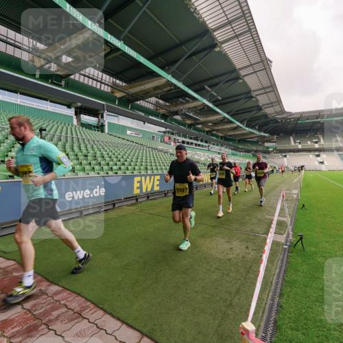 13.09.2026 - 21. swb-Marathon Bremen Michael Burmester http://msf.ph/oto/10292018 13.09.2026 10:27:21 Laufen im Stadion 10096, 10142, 10172, 10189, 10210, 10214, 10223, 10228, 10231, 10269, 10289, 10293, 10310, 10318, 10319, 10329, 10352, 10393, 10398, 10436, 10445, 10447, 10454, 10464, 10489, 10504, 10508, 10514, 10536, 10541, 10566, 10583, 10594, 10628, 10638, 10735, 10744, 10806, 10807, 10846, 10860, 10866, 10873, 10897, 10898, 10917, 10956, 10987, 10992, 11015, 11060, 11063, 11076, 11110, 11111, 11130, 11135, 11148, 11155, 11187, 11193, 11199, 11209, 11232, 11279 meine-sportfotos.de