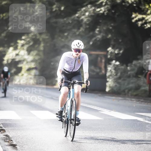 13.09.2026 - Stadtparktriathlon H.Heesch http://msf.ph/oto/10292047 13.09.2026 11:26:19 Radfahren 688, 703, 730, 746, 792, 820 meine-sportfotos.de