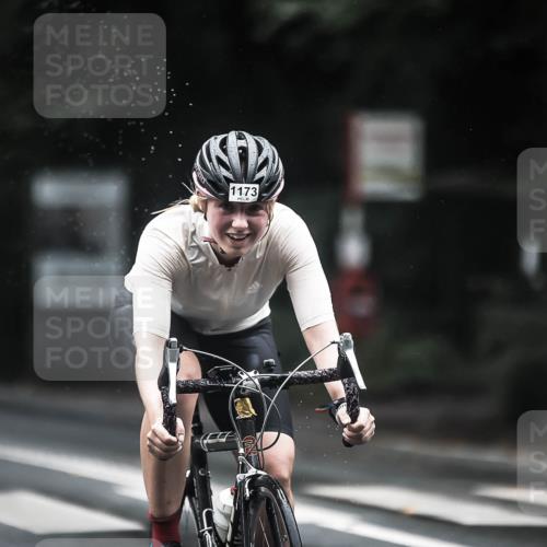 13.09.2026 - Stadtparktriathlon H.Heesch http://msf.ph/oto/10292056 13.09.2026 12:43:39 Radfahren 1132, 1173 meine-sportfotos.de