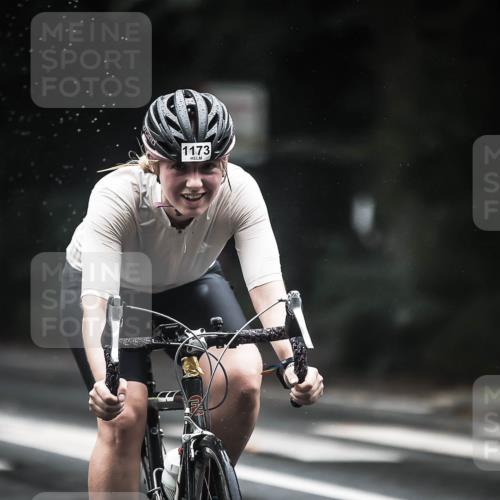 13.09.2026 - Stadtparktriathlon H.Heesch http://msf.ph/oto/10292062 13.09.2026 12:43:39 Radfahren 1132, 1173 meine-sportfotos.de