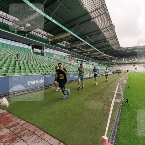 13.09.2026 - 21. swb-Marathon Bremen Michael Burmester http://msf.ph/oto/10292128 13.09.2026 10:27:34 Laufen im Stadion 10096, 10142, 10172, 10189, 10210, 10214, 10223, 10228, 10231, 10269, 10270, 10289, 10293, 10310, 10318, 10319, 10329, 10352, 10393, 10436, 10445, 10447, 10464, 10489, 10504, 10508, 10514, 10536, 10541, 10566, 10583, 10594, 10628, 10638, 10735, 10744, 10770, 10807, 10814, 10846, 10860, 10866, 10873, 10897, 10898, 10917, 10956, 10992, 11015, 11060, 11063, 11076, 11092, 11110, 11111, 11130, 11135, 11148, 11155, 11193, 11199, 11209, 11232, 11279 meine-sportfotos.de