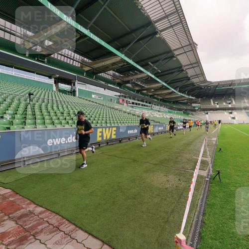 13.09.2026 - 21. swb-Marathon Bremen Michael Burmester http://msf.ph/oto/10292192 13.09.2026 10:27:46 Laufen im Stadion 10096, 10142, 10172, 10189, 10214, 10223, 10231, 10269, 10270, 10289, 10293, 10294, 10310, 10316, 10318, 10319, 10329, 10352, 10393, 10436, 10445, 10464, 10489, 10504, 10508, 10514, 10536, 10538, 10541, 10544, 10566, 10583, 10594, 10628, 10638, 10655, 10709, 10744, 10770, 10807, 10814, 10846, 10860, 10873, 10897, 10898, 10917, 10956, 10992, 10993, 11058, 11060, 11063, 11076, 11087, 11092, 11110, 11111, 11130, 11135, 11148, 11170, 11193, 11279 meine-sportfotos.de
