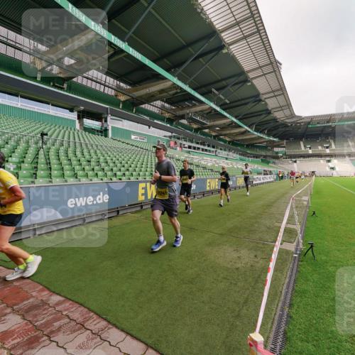 13.09.2026 - 21. swb-Marathon Bremen Michael Burmester http://msf.ph/oto/10292309 13.09.2026 10:28:14 Laufen im Stadion 10096, 10142, 10170, 10172, 10189, 10200, 10223, 10231, 10267, 10269, 10270, 10289, 10293, 10294, 10310, 10316, 10319, 10329, 10348, 10393, 10421, 10489, 10504, 10508, 10514, 10525, 10538, 10544, 10566, 10594, 10628, 10638, 10655, 10709, 10739, 10744, 10770, 10814, 10835, 10846, 10860, 10873, 10876, 10897, 10898, 10910, 10917, 10923, 10956, 10992, 10993, 11005, 11007, 11018, 11035, 11058, 11060, 11063, 11076, 11087, 11092, 11110, 11111, 11148, 11170, 11193 meine-sportfotos.de