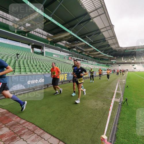 13.09.2026 - 21. swb-Marathon Bremen Michael Burmester http://msf.ph/oto/10292381 13.09.2026 10:28:33 Laufen im Stadion 10142, 10170, 10183, 10189, 10200, 10223, 10267, 10269, 10270, 10293, 10294, 10310, 10316, 10329, 10348, 10381, 10393, 10421, 10426, 10489, 10508, 10525, 10538, 10544, 10566, 10594, 10655, 10709, 10739, 10763, 10770, 10814, 10835, 10840, 10846, 10860, 10876, 10897, 10898, 10910, 10917, 10923, 10993, 11005, 11007, 11018, 11035, 11058, 11060, 11076, 11087, 11092, 11110, 11111, 11148, 11170 meine-sportfotos.de