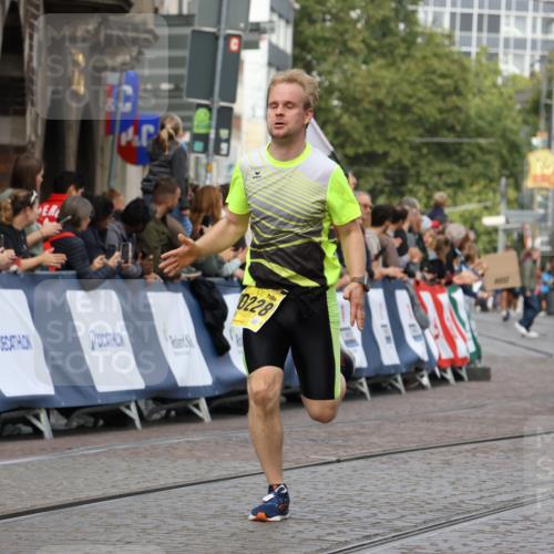 13.09.2026 - 21. swb-Marathon Bremen Strokosch-Dieckow http://msf.ph/oto/10292396 13.09.2026 10:46:31 Ziel 10447, 10992, 11706, 11925, 11926, 11956, 13529, 13609, 13612, 13640, 10590, 11155, 12035, 13511 meine-sportfotos.de