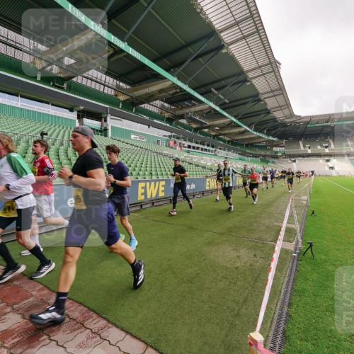 13.09.2026 - 21. swb-Marathon Bremen Michael Burmester http://msf.ph/oto/10292439 13.09.2026 10:28:42 Laufen im Stadion 10142, 10170, 10183, 10189, 10200, 10223, 10267, 10269, 10270, 10293, 10294, 10310, 10316, 10329, 10348, 10381, 10393, 10421, 10426, 10508, 10525, 10537, 10538, 10544, 10566, 10594, 10655, 10709, 10739, 10763, 10770, 10814, 10835, 10840, 10846, 10860, 10876, 10897, 10898, 10910, 10917, 10923, 10966, 10993, 11005, 11007, 11018, 11035, 11058, 11076, 11087, 11092, 11109, 11111, 11148, 11170 meine-sportfotos.de