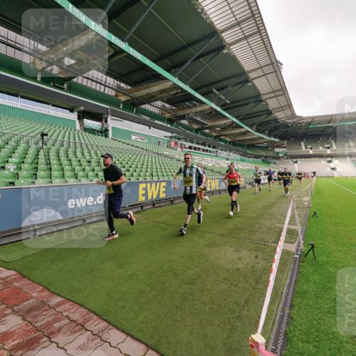 13.09.2026 - 21. swb-Marathon Bremen Michael Burmester http://msf.ph/oto/10292446 13.09.2026 10:28:42 Laufen im Stadion 10142, 10170, 10183, 10189, 10200, 10223, 10267, 10269, 10270, 10293, 10294, 10310, 10316, 10329, 10348, 10381, 10393, 10421, 10426, 10508, 10525, 10537, 10538, 10544, 10566, 10594, 10655, 10709, 10739, 10763, 10770, 10814, 10835, 10840, 10846, 10860, 10876, 10897, 10898, 10910, 10917, 10923, 10966, 10993, 11005, 11007, 11018, 11035, 11058, 11076, 11087, 11092, 11109, 11111, 11148, 11170 meine-sportfotos.de