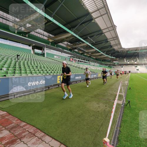 13.09.2026 - 21. swb-Marathon Bremen Michael Burmester http://msf.ph/oto/10292495 13.09.2026 10:28:49 Laufen im Stadion 10162, 10170, 10183, 10189, 10200, 10218, 10223, 10253, 10267, 10270, 10293, 10294, 10316, 10329, 10334, 10348, 10381, 10393, 10421, 10426, 10508, 10525, 10537, 10538, 10544, 10594, 10655, 10709, 10739, 10763, 10770, 10814, 10825, 10835, 10840, 10846, 10860, 10876, 10910, 10917, 10923, 10966, 10993, 11005, 11007, 11018, 11035, 11058, 11076, 11087, 11092, 11109, 11111, 11148, 11170 meine-sportfotos.de