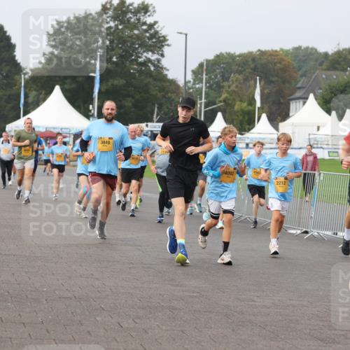 13.09.2026 - Kiel Lauf Andreas Tolksdorf http://msf.ph/oto/10292688 13.09.2026 09:25:34 Kiellinie 36, 3849, 6038, 4092, 2212, 5011 meine-sportfotos.de