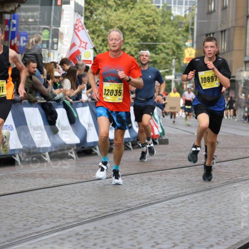 13.09.2026 - 21. swb-Marathon Bremen Strokosch-Dieckow http://msf.ph/oto/10292718 13.09.2026 10:46:41 Ziel 10228, 11110, 11287, 11356, 11706, 11925, 11926, 13609, 13640, 10289, 10445, 10504, 11199, 11661, 11783, 12364, 12375 meine-sportfotos.de