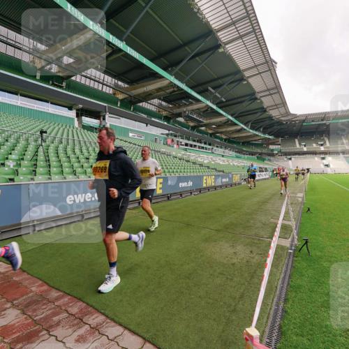 13.09.2026 - 21. swb-Marathon Bremen Michael Burmester http://msf.ph/oto/10292731 13.09.2026 10:29:21 Laufen im Stadion 10162, 10170, 10183, 10189, 10193, 10200, 10218, 10233, 10253, 10267, 10270, 10293, 10294, 10316, 10329, 10334, 10348, 10381, 10392, 10421, 10426, 10452, 10467, 10508, 10525, 10537, 10538, 10544, 10585, 10594, 10652, 10655, 10709, 10734, 10739, 10761, 10763, 10764, 10770, 10808, 10814, 10825, 10827, 10835, 10840, 10876, 10887, 10906, 10910, 10923, 10966, 10993, 11005, 11007, 11018, 11035, 11058, 11087, 11092, 11109, 11170 meine-sportfotos.de
