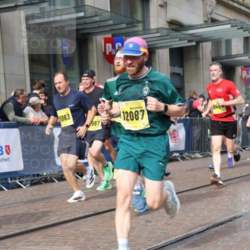 13.09.2026 - 21. swb-Marathon Bremen Strokosch-Dieckow http://msf.ph/oto/10292738 13.09.2026 10:45:40 Ziel 10436, 10447, 10992, 11015, 11279, 11762, 11956, 12033, 12069, 12556, 12557, 13529, 13595, 13612, 10318, 10352, 10398, 10464, 10536, 10541, 10583, 10987, 11063, 11088, 11209, 11232, 11478, 11559, 11749, 11835, 11845, 12087, 12290, 12355, 12475, 12534, 13532, 13595, 13628 meine-sportfotos.de