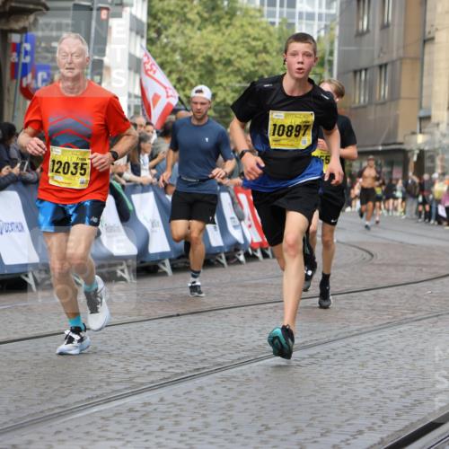 13.09.2026 - 21. swb-Marathon Bremen Strokosch-Dieckow http://msf.ph/oto/10292754 13.09.2026 10:46:42 Ziel 10228, 10897, 11110, 11287, 11356, 11706, 11926, 13609, 10289, 10445, 10504, 11199, 11212, 11661, 11783, 12364, 12375 meine-sportfotos.de