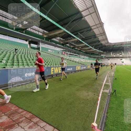 13.09.2026 - 21. swb-Marathon Bremen Michael Burmester http://msf.ph/oto/10292761 13.09.2026 10:29:31 Laufen im Stadion 10162, 10170, 10183, 10193, 10200, 10218, 10233, 10253, 10267, 10270, 10294, 10316, 10329, 10334, 10348, 10381, 10392, 10421, 10426, 10452, 10467, 10525, 10537, 10538, 10544, 10585, 10641, 10652, 10655, 10709, 10734, 10739, 10761, 10763, 10764, 10770, 10780, 10808, 10814, 10825, 10827, 10835, 10837, 10840, 10876, 10887, 10906, 10910, 10923, 10966, 10993, 11002, 11005, 11007, 11018, 11035, 11058, 11087, 11092, 11109, 11170 meine-sportfotos.de