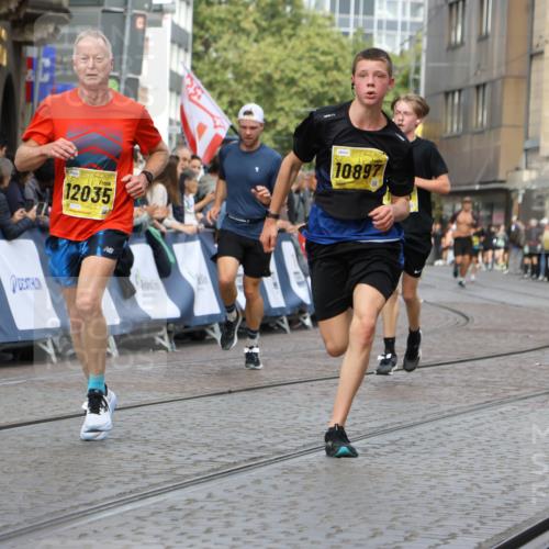 13.09.2026 - 21. swb-Marathon Bremen Strokosch-Dieckow http://msf.ph/oto/10292764 13.09.2026 10:46:42 Ziel 10228, 10897, 11110, 11287, 11356, 11706, 11926, 13609, 10289, 10445, 10504, 11199, 11212, 11661, 11783, 12364, 12375 meine-sportfotos.de