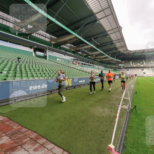 13.09.2026 - 21. swb-Marathon Bremen Michael Burmester http://msf.ph/oto/10292798 13.09.2026 10:29:43 Laufen im Stadion 10162, 10170, 10183, 10193, 10200, 10218, 10233, 10253, 10267, 10294, 10316, 10334, 10348, 10381, 10392, 10421, 10426, 10452, 10467, 10515, 10525, 10537, 10538, 10544, 10585, 10588, 10641, 10652, 10655, 10709, 10734, 10739, 10761, 10763, 10764, 10780, 10808, 10825, 10827, 10835, 10837, 10840, 10862, 10863, 10876, 10884, 10887, 10906, 10910, 10923, 10966, 10984, 10993, 11002, 11005, 11007, 11018, 11035, 11058, 11087, 11109, 11170 meine-sportfotos.de