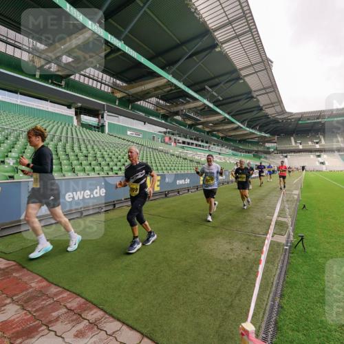 13.09.2026 - 21. swb-Marathon Bremen Michael Burmester http://msf.ph/oto/10292840 13.09.2026 10:29:51 Laufen im Stadion 10162, 10170, 10183, 10193, 10200, 10218, 10233, 10253, 10267, 10304, 10316, 10334, 10339, 10348, 10359, 10381, 10392, 10421, 10426, 10452, 10467, 10515, 10525, 10537, 10538, 10544, 10585, 10588, 10641, 10652, 10709, 10734, 10739, 10761, 10763, 10764, 10780, 10808, 10825, 10827, 10835, 10837, 10840, 10862, 10863, 10876, 10884, 10887, 10906, 10910, 10923, 10966, 10984, 10993, 11002, 11005, 11007, 11018, 11035, 11038, 11058, 11109, 11170 meine-sportfotos.de