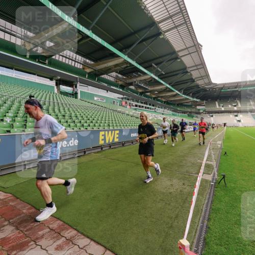 13.09.2026 - 21. swb-Marathon Bremen Michael Burmester http://msf.ph/oto/10292853 13.09.2026 10:29:52 Laufen im Stadion 10162, 10170, 10183, 10193, 10200, 10218, 10233, 10253, 10267, 10304, 10316, 10334, 10339, 10348, 10359, 10381, 10392, 10421, 10426, 10452, 10467, 10515, 10525, 10537, 10538, 10544, 10585, 10588, 10641, 10652, 10709, 10734, 10739, 10761, 10763, 10764, 10780, 10808, 10825, 10827, 10835, 10837, 10840, 10862, 10863, 10876, 10884, 10887, 10906, 10910, 10923, 10966, 10984, 10993, 11002, 11005, 11007, 11018, 11035, 11038, 11058, 11109 meine-sportfotos.de