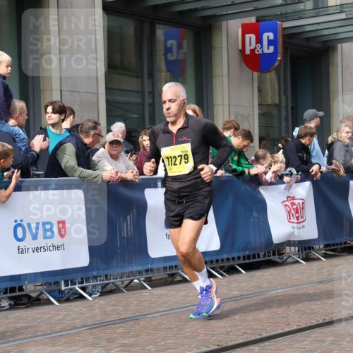 13.09.2026 - 21. swb-Marathon Bremen Strokosch-Dieckow http://msf.ph/oto/10292970 13.09.2026 10:45:42 Ziel 10436, 10447, 10992, 11015, 11762, 11925, 11956, 12033, 12069, 12556, 12557, 13529, 13609, 13612, 13640, 10318, 10352, 10464, 10536, 10541, 10583, 10987, 11015, 11063, 11088, 11209, 11232, 11279, 11478, 11559, 11749, 11835, 11845, 12087, 12290, 12355, 12534, 13532, 13595, 13628 meine-sportfotos.de