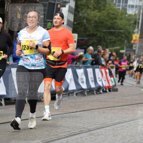 13.09.2026 - 21. swb-Marathon Bremen Strokosch-Dieckow http://msf.ph/oto/10292979 13.09.2026 11:17:36 Ziel 10335, 10773, 10779, 11355, 11495, 11672, 12101, 10756, 11367, 11932, 12226, 12292, 12321 meine-sportfotos.de