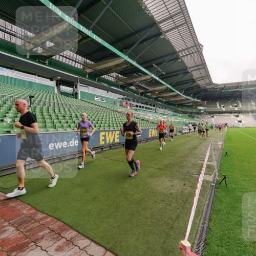 13.09.2026 - 21. swb-Marathon Bremen Michael Burmester http://msf.ph/oto/10293001 13.09.2026 10:30:26 Laufen im Stadion 10141, 10162, 10174, 10183, 10193, 10200, 10218, 10227, 10233, 10253, 10281, 10284, 10304, 10334, 10339, 10359, 10381, 10392, 10426, 10448, 10452, 10467, 10515, 10537, 10577, 10585, 10588, 10641, 10652, 10684, 10685, 10714, 10734, 10757, 10761, 10763, 10764, 10765, 10780, 10808, 10821, 10822, 10825, 10827, 10837, 10838, 10840, 10862, 10863, 10884, 10886, 10887, 10906, 10966, 10984, 11002, 11038, 11109, 11350, 11379 meine-sportfotos.de