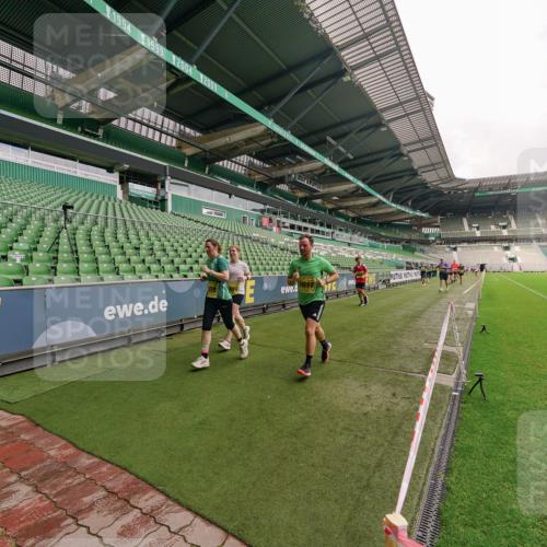 13.09.2026 - 21. swb-Marathon Bremen Michael Burmester http://msf.ph/oto/10293021 13.09.2026 10:30:31 Laufen im Stadion 10141, 10162, 10174, 10183, 10193, 10218, 10227, 10233, 10253, 10281, 10284, 10304, 10334, 10339, 10359, 10381, 10392, 10426, 10448, 10452, 10467, 10479, 10515, 10537, 10577, 10585, 10588, 10641, 10652, 10684, 10685, 10714, 10734, 10757, 10761, 10763, 10764, 10765, 10780, 10808, 10821, 10822, 10825, 10827, 10837, 10838, 10862, 10863, 10884, 10886, 10887, 10906, 10966, 10984, 11002, 11038, 11109, 11350, 11379 meine-sportfotos.de
