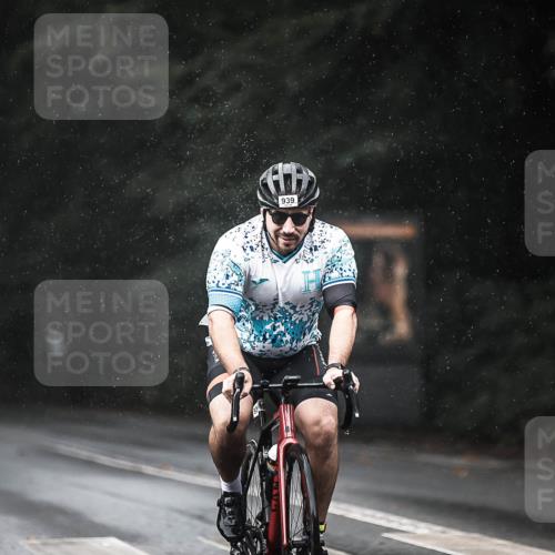 13.09.2026 - Stadtparktriathlon H.Heesch http://msf.ph/oto/10293023 13.09.2026 11:38:38 Radfahren 860, 866, 907, 933, 939 meine-sportfotos.de