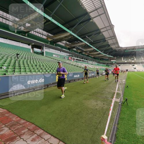 13.09.2026 - 21. swb-Marathon Bremen Michael Burmester http://msf.ph/oto/10293046 13.09.2026 10:30:37 Laufen im Stadion 10141, 10162, 10174, 10183, 10193, 10218, 10227, 10233, 10253, 10281, 10284, 10304, 10334, 10339, 10359, 10381, 10392, 10426, 10448, 10452, 10467, 10471, 10478, 10479, 10515, 10537, 10577, 10579, 10585, 10588, 10641, 10652, 10684, 10685, 10714, 10734, 10757, 10761, 10764, 10765, 10780, 10808, 10821, 10822, 10825, 10827, 10837, 10838, 10862, 10863, 10884, 10886, 10887, 10906, 10966, 10984, 11002, 11038, 11109, 11350, 11379 meine-sportfotos.de