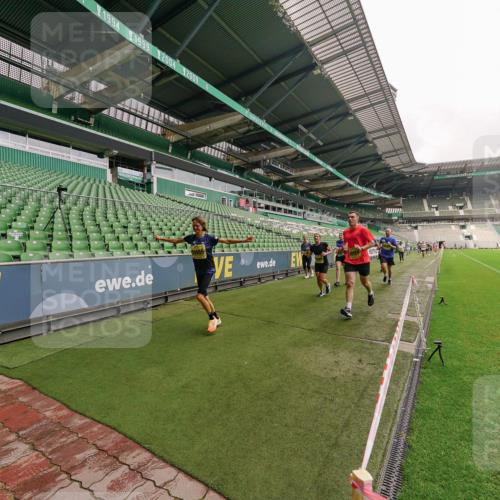 13.09.2026 - 21. swb-Marathon Bremen Michael Burmester http://msf.ph/oto/10293050 13.09.2026 10:30:39 Laufen im Stadion 10141, 10162, 10174, 10183, 10193, 10218, 10222, 10227, 10233, 10253, 10281, 10284, 10304, 10334, 10339, 10359, 10381, 10392, 10426, 10448, 10452, 10467, 10471, 10478, 10479, 10515, 10537, 10577, 10579, 10585, 10588, 10641, 10652, 10684, 10685, 10708, 10714, 10734, 10757, 10761, 10764, 10765, 10780, 10808, 10821, 10822, 10825, 10827, 10837, 10838, 10862, 10863, 10884, 10886, 10887, 10906, 10966, 10984, 11002, 11038, 11109, 11350, 11379 meine-sportfotos.de