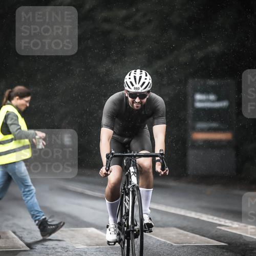 13.09.2026 - Stadtparktriathlon H.Heesch http://msf.ph/oto/10293069 13.09.2026 11:38:42 Radfahren 860, 907, 939 meine-sportfotos.de