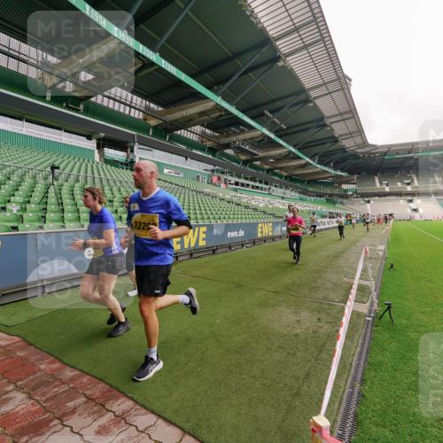 13.09.2026 - 21. swb-Marathon Bremen Michael Burmester http://msf.ph/oto/10293072 13.09.2026 10:30:42 Laufen im Stadion 10141, 10146, 10162, 10174, 10193, 10218, 10222, 10227, 10233, 10253, 10281, 10284, 10304, 10334, 10339, 10359, 10381, 10392, 10448, 10452, 10467, 10471, 10478, 10479, 10515, 10537, 10577, 10579, 10585, 10588, 10626, 10641, 10652, 10684, 10685, 10708, 10714, 10734, 10757, 10761, 10764, 10765, 10780, 10808, 10821, 10822, 10825, 10827, 10837, 10838, 10862, 10863, 10884, 10886, 10887, 10906, 10966, 10984, 11002, 11038, 11109, 11350, 11379 meine-sportfotos.de