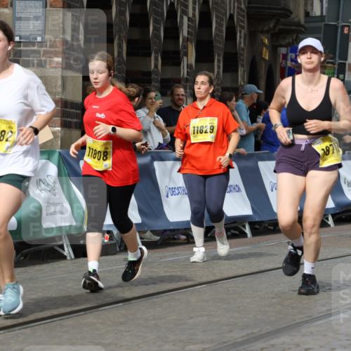 13.09.2026 - 21. swb-Marathon Bremen Strokosch-Dieckow http://msf.ph/oto/10293080 13.09.2026 11:18:11 Ziel 10137, 11367, 11932, 12023, 12226, 12292, 12321, 12373, 10191, 10192, 10459, 10513, 10535, 10651, 10895, 12177, 12178 meine-sportfotos.de