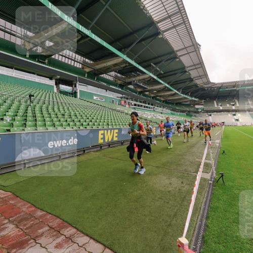 13.09.2026 - 21. swb-Marathon Bremen Michael Burmester http://msf.ph/oto/10293123 13.09.2026 10:30:56 Laufen im Stadion 10141, 10146, 10162, 10174, 10193, 10218, 10222, 10227, 10233, 10253, 10281, 10284, 10304, 10339, 10359, 10392, 10448, 10452, 10467, 10471, 10478, 10479, 10515, 10529, 10555, 10577, 10579, 10585, 10588, 10589, 10610, 10626, 10641, 10652, 10684, 10685, 10704, 10708, 10714, 10734, 10757, 10761, 10764, 10765, 10780, 10808, 10821, 10822, 10825, 10827, 10837, 10838, 10862, 10863, 10884, 10886, 10887, 10906, 10984, 11002, 11038, 11350, 11379 meine-sportfotos.de