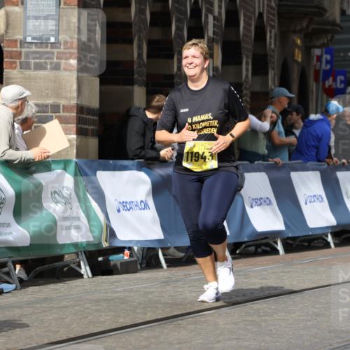 13.09.2026 - 21. swb-Marathon Bremen Strokosch-Dieckow http://msf.ph/oto/10293165 13.09.2026 11:18:14 Ziel 10137, 10713, 11367, 11482, 11932, 12023, 12226, 12321, 12373, 10176, 10535, 10651, 10895 meine-sportfotos.de