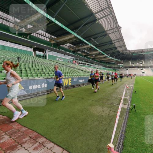 13.09.2026 - 21. swb-Marathon Bremen Michael Burmester http://msf.ph/oto/10293169 13.09.2026 10:31:07 Laufen im Stadion 10141, 10146, 10174, 10193, 10222, 10227, 10233, 10255, 10281, 10284, 10304, 10339, 10359, 10392, 10448, 10452, 10467, 10471, 10478, 10479, 10503, 10515, 10529, 10543, 10555, 10577, 10579, 10585, 10588, 10589, 10608, 10610, 10626, 10631, 10641, 10652, 10684, 10685, 10704, 10708, 10714, 10725, 10734, 10757, 10761, 10764, 10765, 10780, 10808, 10821, 10822, 10827, 10837, 10838, 10862, 10863, 10884, 10886, 10887, 10906, 10984, 11002, 11038, 11350, 11379 meine-sportfotos.de