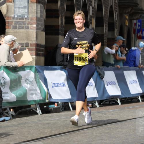 13.09.2026 - 21. swb-Marathon Bremen Strokosch-Dieckow http://msf.ph/oto/10293196 13.09.2026 11:18:14 Ziel 10137, 10713, 11367, 11482, 11932, 12023, 12226, 12321, 12373, 10176, 10535, 10651, 10895 meine-sportfotos.de