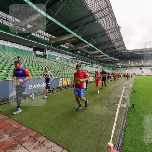 13.09.2026 - 21. swb-Marathon Bremen Michael Burmester http://msf.ph/oto/10293222 13.09.2026 10:31:19 Laufen im Stadion 10141, 10146, 10174, 10193, 10222, 10227, 10233, 10255, 10281, 10284, 10304, 10339, 10359, 10392, 10443, 10448, 10452, 10471, 10478, 10479, 10503, 10515, 10529, 10540, 10543, 10555, 10577, 10579, 10588, 10589, 10608, 10610, 10626, 10631, 10641, 10646, 10652, 10684, 10685, 10703, 10704, 10708, 10714, 10725, 10757, 10765, 10780, 10808, 10821, 10822, 10837, 10838, 10862, 10863, 10884, 10886, 10887, 10906, 10984, 11002, 11038, 11350, 11379 meine-sportfotos.de
