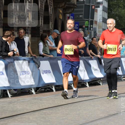 13.09.2026 - 21. swb-Marathon Bremen Strokosch-Dieckow http://msf.ph/oto/10293225 13.09.2026 11:18:17 Ziel 10137, 10713, 11367, 11482, 11808, 11932, 11943, 12023, 12226, 12321, 12373, 10176, 10535, 10651, 10895, 10899 meine-sportfotos.de